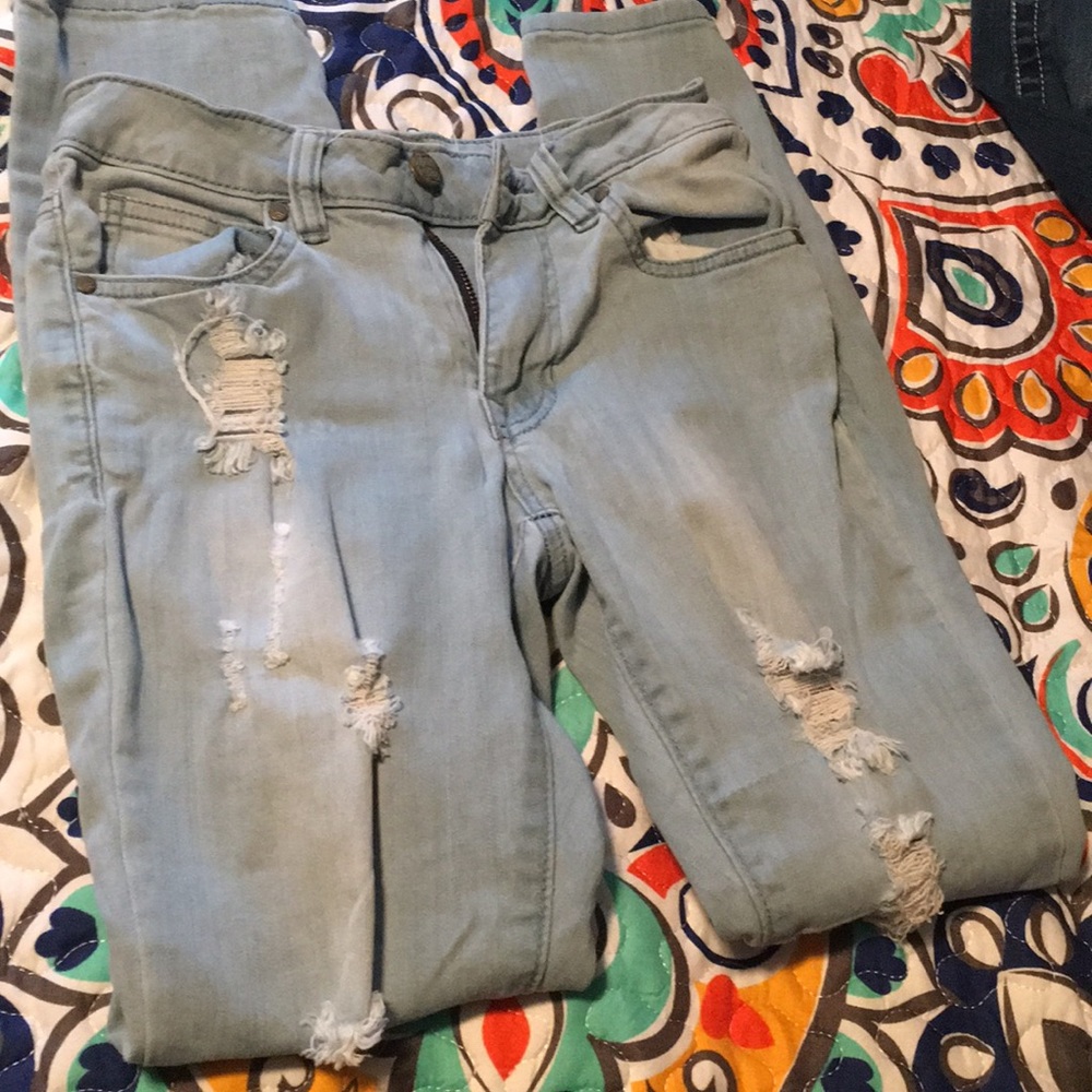 super cute ripped capris